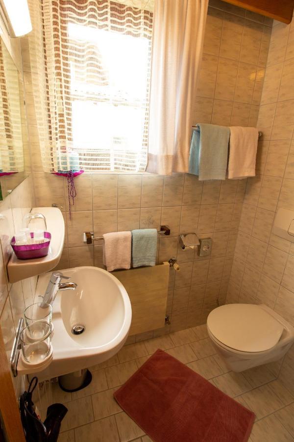לינה וארוחת בוקר מאיירהופן Haus Josef מראה חיצוני תמונה
